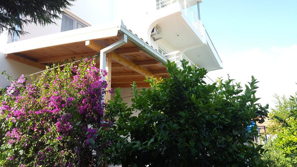 Gosa Apartments Bar Exterior foto