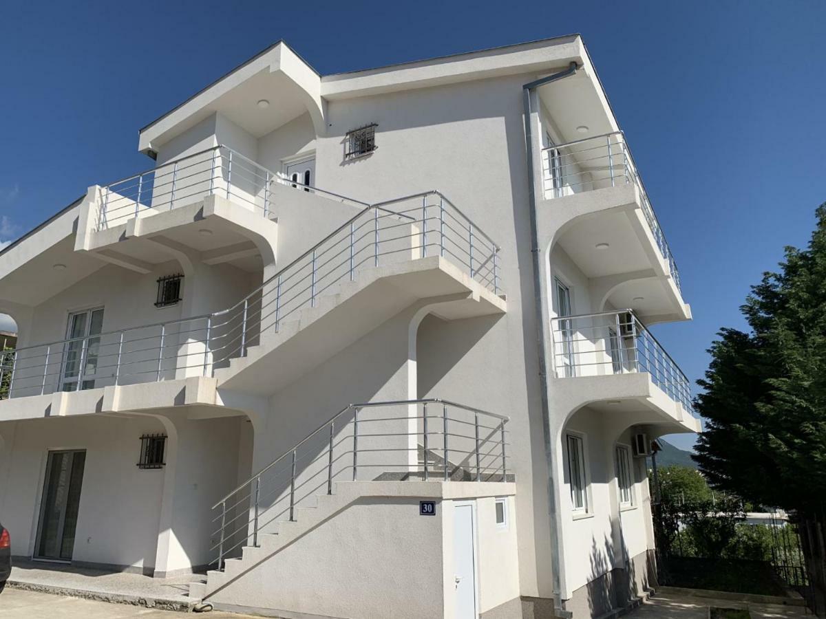 Gosa Apartments Bar Exterior foto
